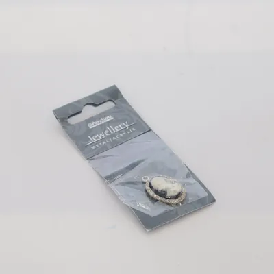 Hänge (Silverfärgad, Vit, Svart) från Panduro Hobby Okänd metall