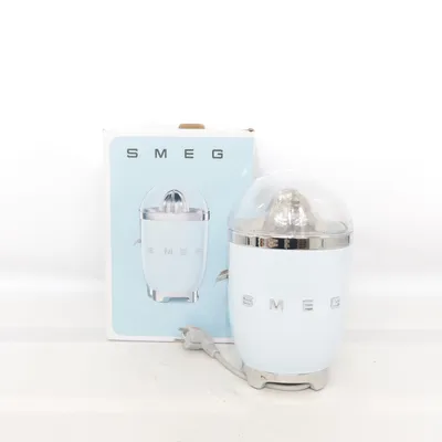 Citruspress (SMEG citruspress CJF11, pastellblå) från SMEG