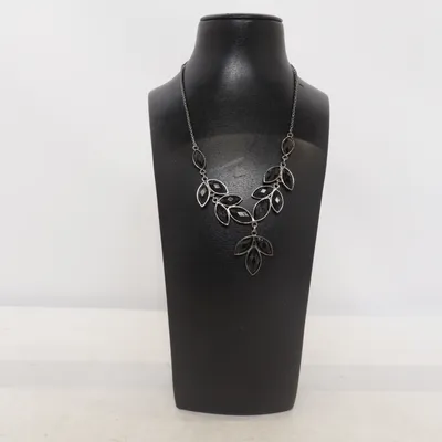 Halsband (Svart) Okänd metall