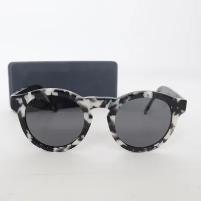 Solglasögon (Svart, Vit) från Nividas