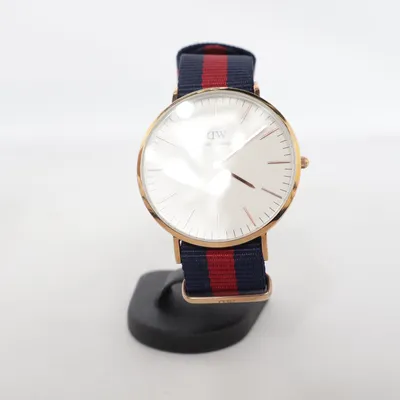 Armbandsur (Blå, Röd, Vit) från Daniel Wellington