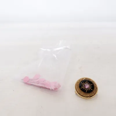 Brosch (Svart, Guldfärgad, Lila) från Anne Klein Okänd metall