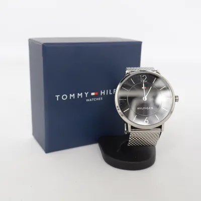Armbandsur (TH.305.1.14.2053) från Tommy Hilfiger