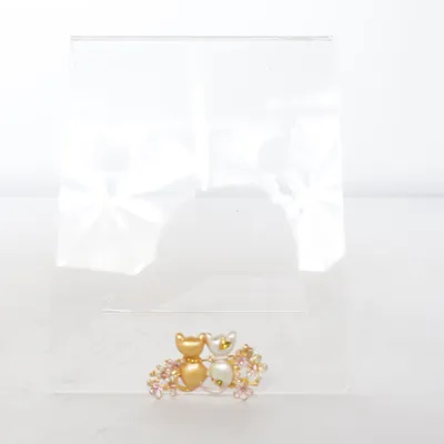 Brosch (Guldfärgad, Silverfärgad, Rosa) Okänd metall