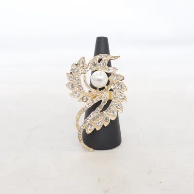 Ring (Guldfärgad, Vit) Okänd metall