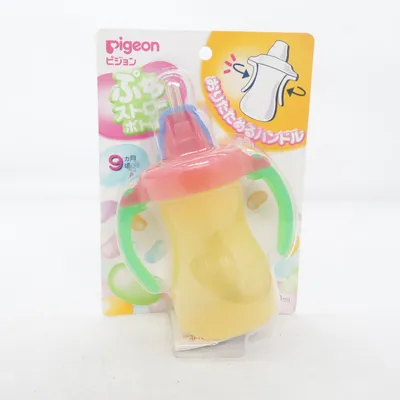 Gobelet bébé (sugrörsmugg flaska 150 ml made in Japan) de Pigeon