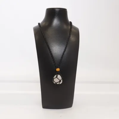 Halsband (Svart, Flerfärgad) från Handmade with Love Okänd metall