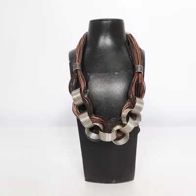 Halsband (Brun, Svart, Silverfärgad) Okänd metall