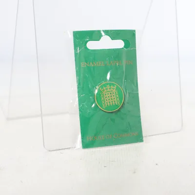 Pin (Green, Gold) from House of Commons Unknown metal