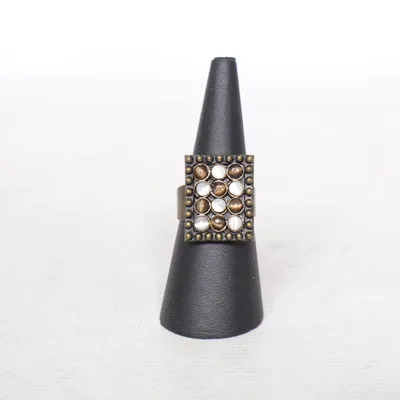 Ring (Brun, Hvid) Ukendt metal