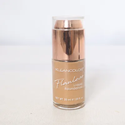 Foundation (Flawless Liquid Foundation) from Kleancolor