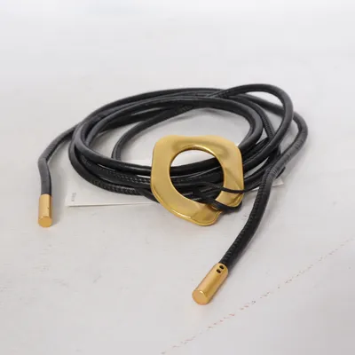 Bolo tie (Svart, Guldfärgad) från IndieXO