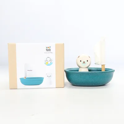 Legetøjsbåd (Sailing Boat - Polar Bear) fra PlanToys