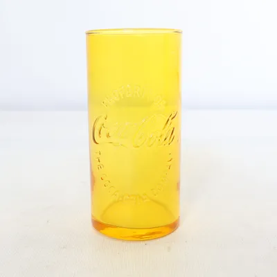 Glas (Gelb) von Coca Cola
