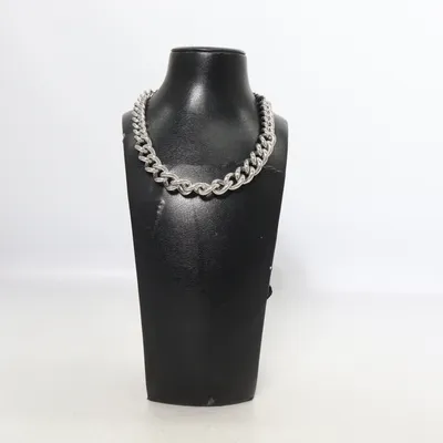 Halsband (Silverfärgad) från Guess Okänd metall