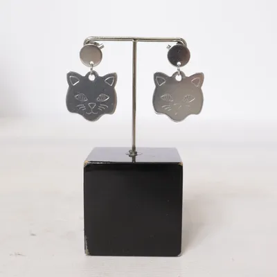 Örhängen (Silverfärgad) Okänd metall