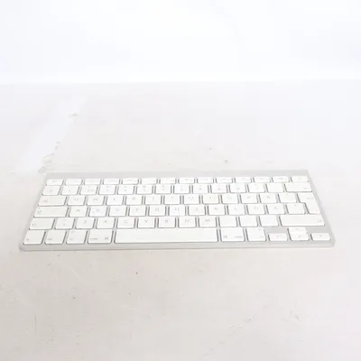 Tangentbord (Silverfärgad, Vit, Silverfärgad) från Apple