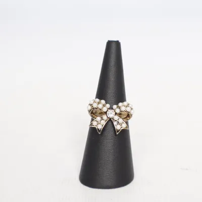 Ring (Guldfärgad, Vit) Okänd metall