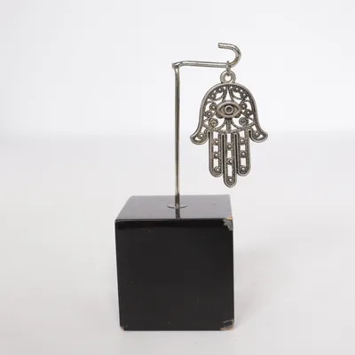 Hänge (Silverfärgad) Okänd metall