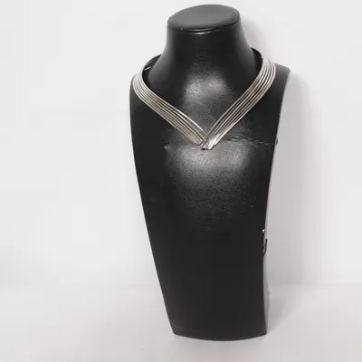 Halsring (Silverfärgad) Okänd metall