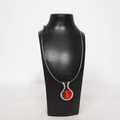 Halsband (Röd, Silverfärgad) Okänd metall