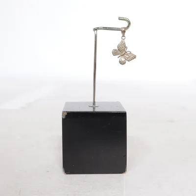 Hänge (Silverfärgad) Okänd metall