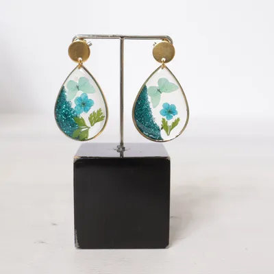 Örhängen (Blå, Grön, Guldfärgad) Okänd metall