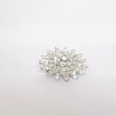 Brosch (Silverfärgad, Flerfärgad) Okänd metall