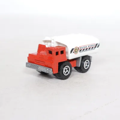Leksaksbil (Vit, Röd, Svart) från Matchbox