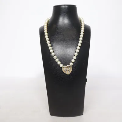 Halsband (Vit, Silverfärgad) Okänd metall