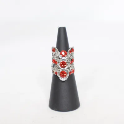 Ring (Röd, Silverfärgad) Okänd metall