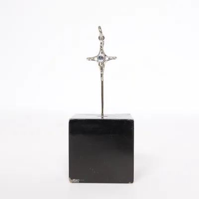 Hänge (Silverfärgad) Okänd metall