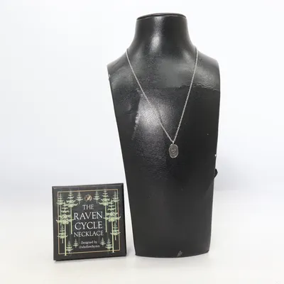 Halsband (The Raven Cycle Necklace) från Fairy Loot Okänd metall