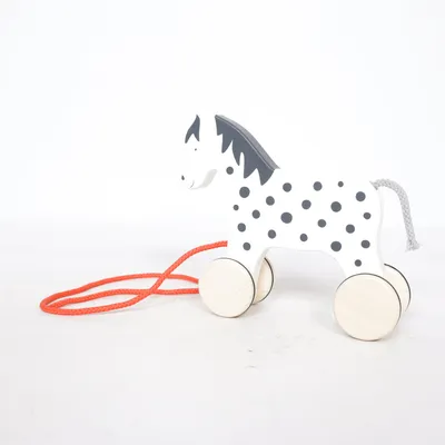 Dragleksak (Vit, Svart, Röd) från Goki