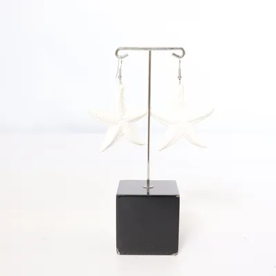Örhängen (Vit) Okänd metall