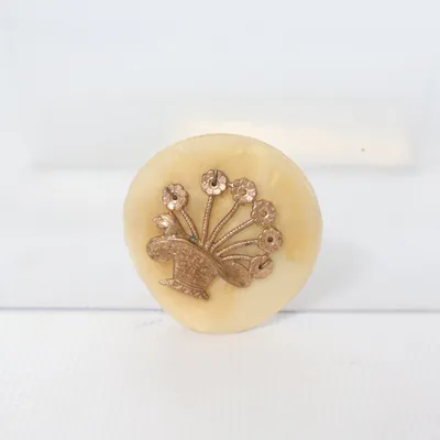 Brooch (Beige, Gold) Unknown metal
