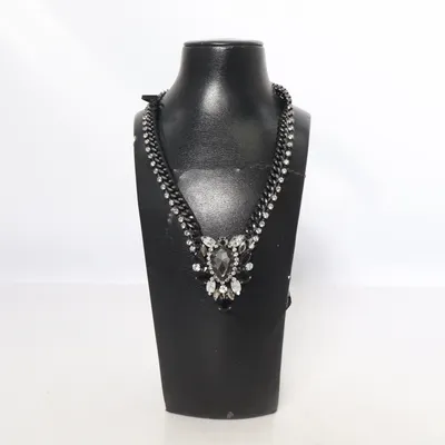 Collier (Noir, Argent) de Flame Métal inconnu