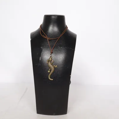 Collier (Noir, Marron) Métal inconnu