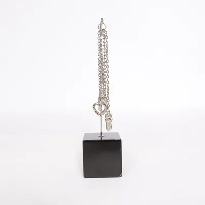 Hänge (Silverfärgad) Okänd metall