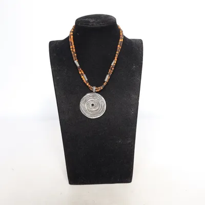 Halsband (Brun, Silverfärgad) från Arium Okänd metall