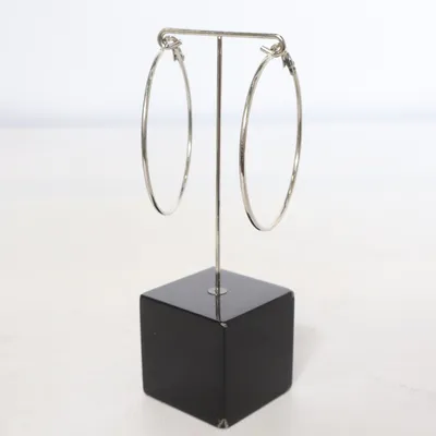 Örhängen (Silverfärgad) Okänd metall