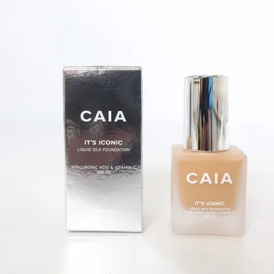 Foundation (It's Iconic Liquid Silk Foundation) fra Caia