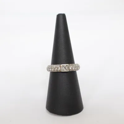 Ring (Silverfärgad) Okänd metall