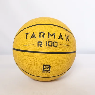 Basketball (R100) from Decathlon