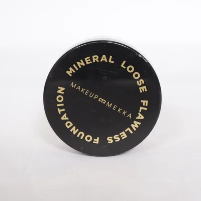 Puder (Mineral loose flawless foundation) från Makeup Mekka