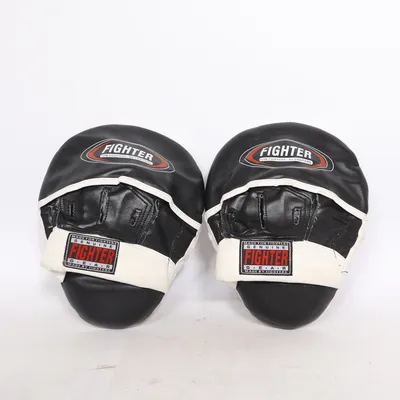 Focus mitts (Black, White) from Fighter