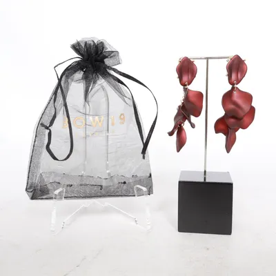 Örhängen (Lila) från Bow19 Okänd metall