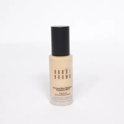 Foundation (spf15) från Bobbi Brown