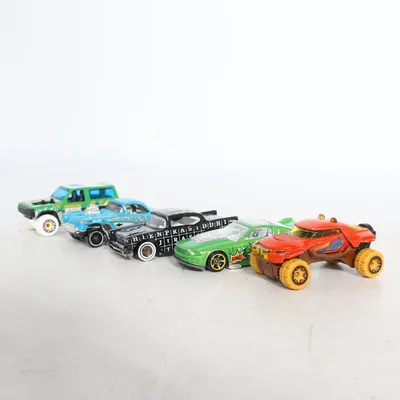 Spielzeugauto (Nissan Patrol Custom) von Hot Wheels