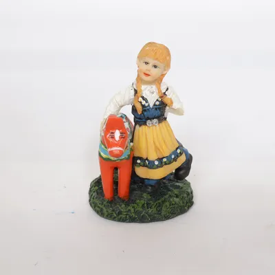 Figurine (Multicolored, Green, Red) from Hedlund